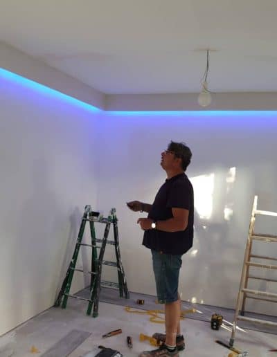 tira led en pared